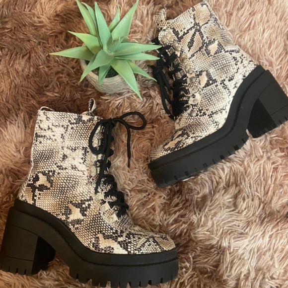 Fashion Nova Shoes - Fashion nova boots 🤎